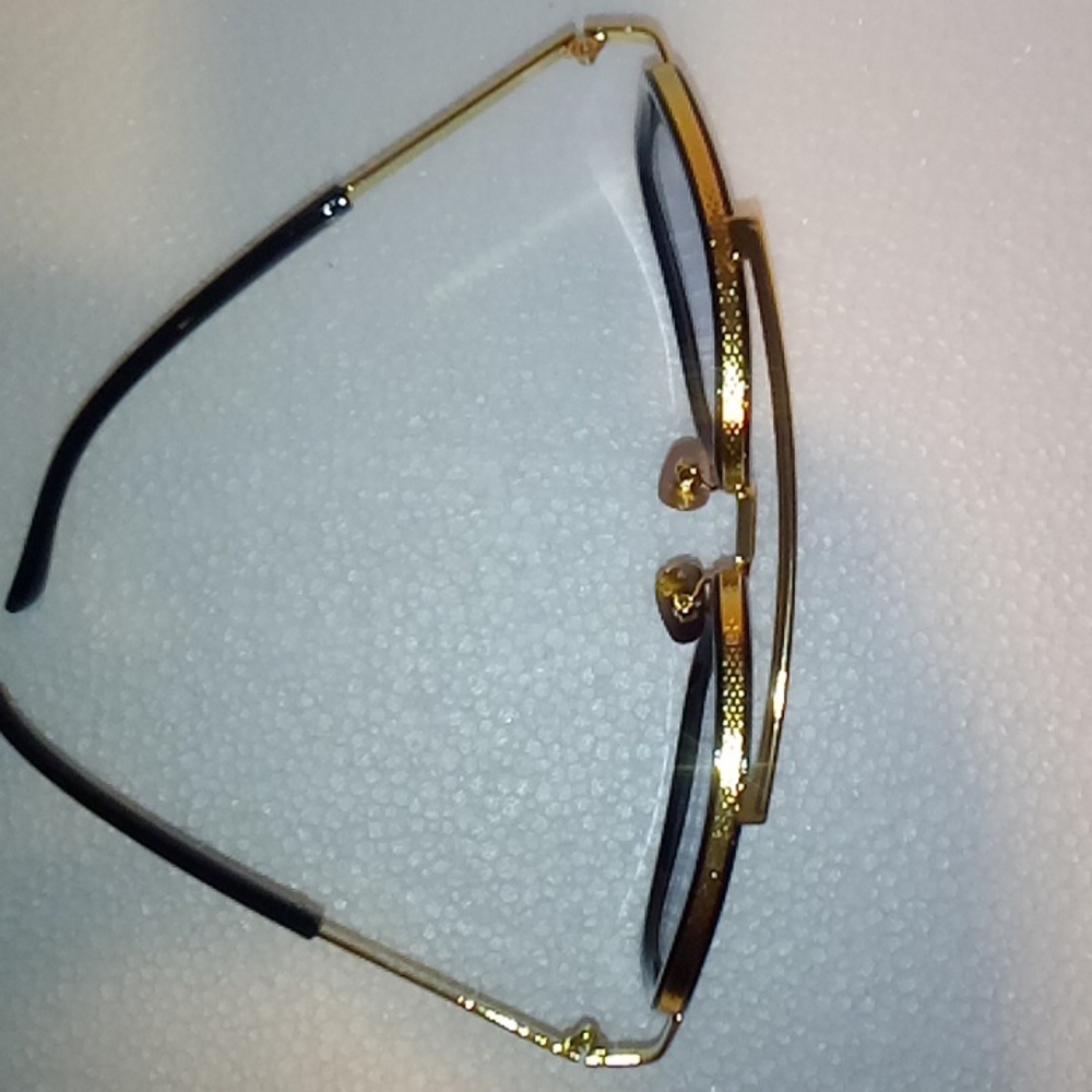 Glasses - Picture 3 of 4